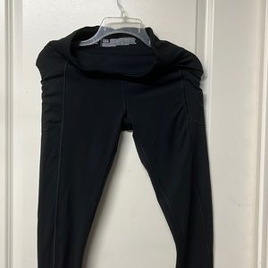 Victoria Secret Leggings worn x2 like new with pockets on sides.